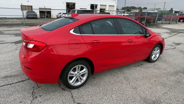 Used 2017 Chevrolet Cruze LT w/ Convenience Package FWD image 2