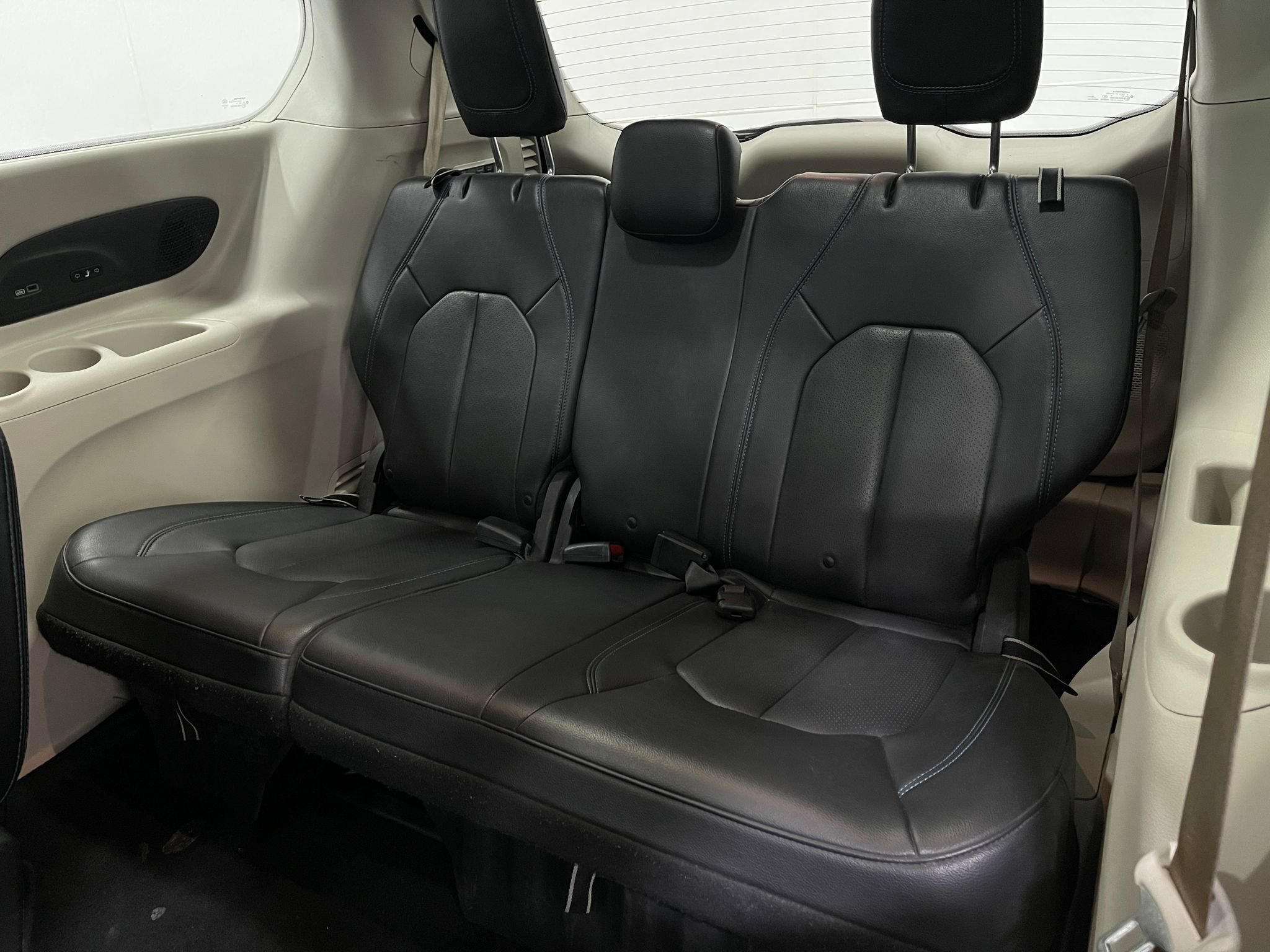 Used 2019 Chrysler Pacifica Limited FWD image 28