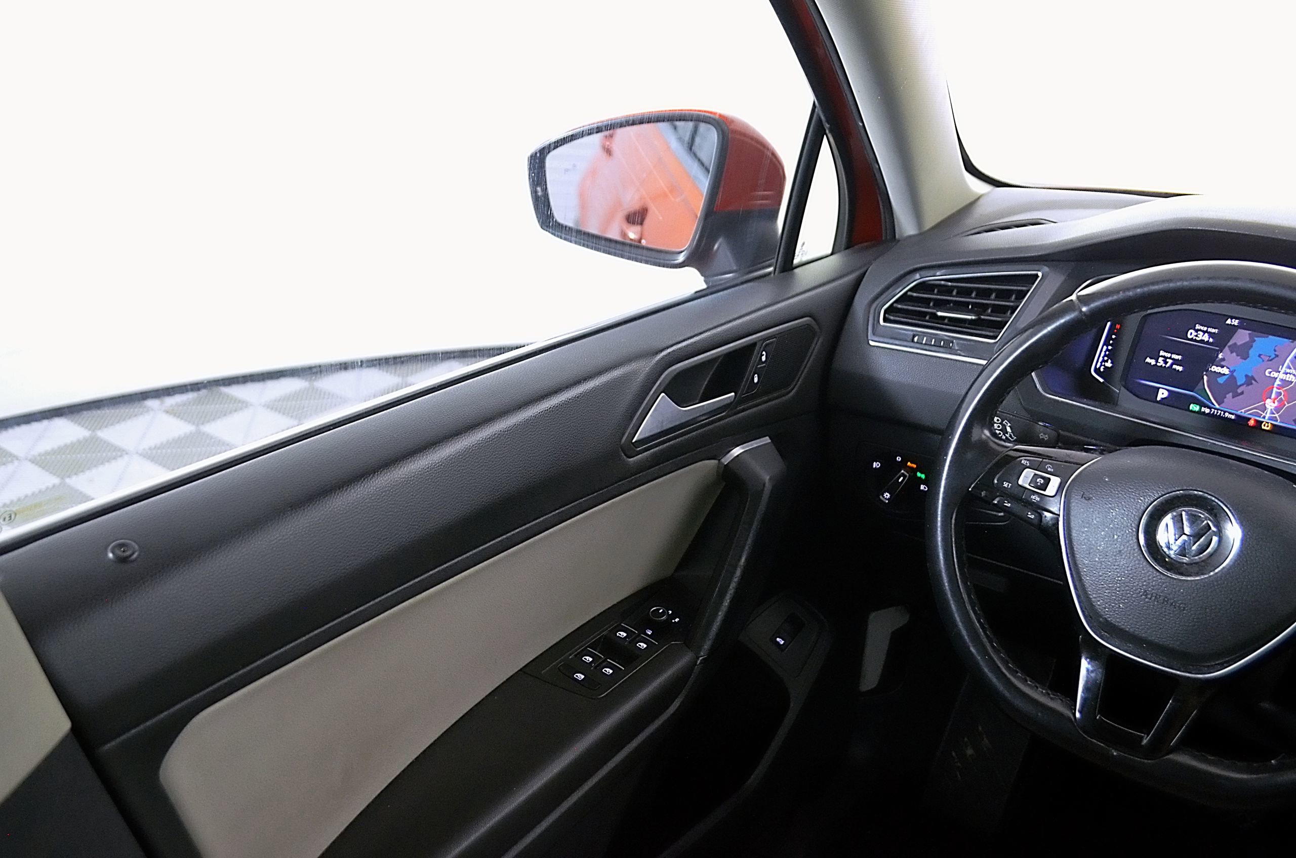 Used 2019 Volkswagen Tiguan SEL FWD image 26