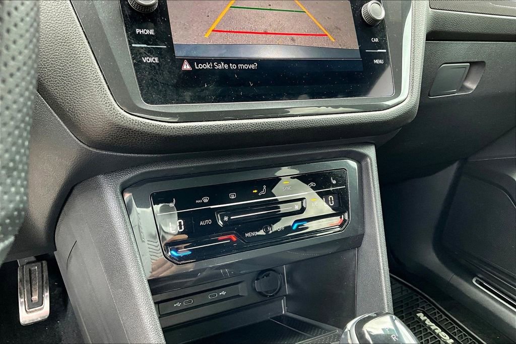 Certified 2023 Volkswagen Tiguan SE R-Line image 16