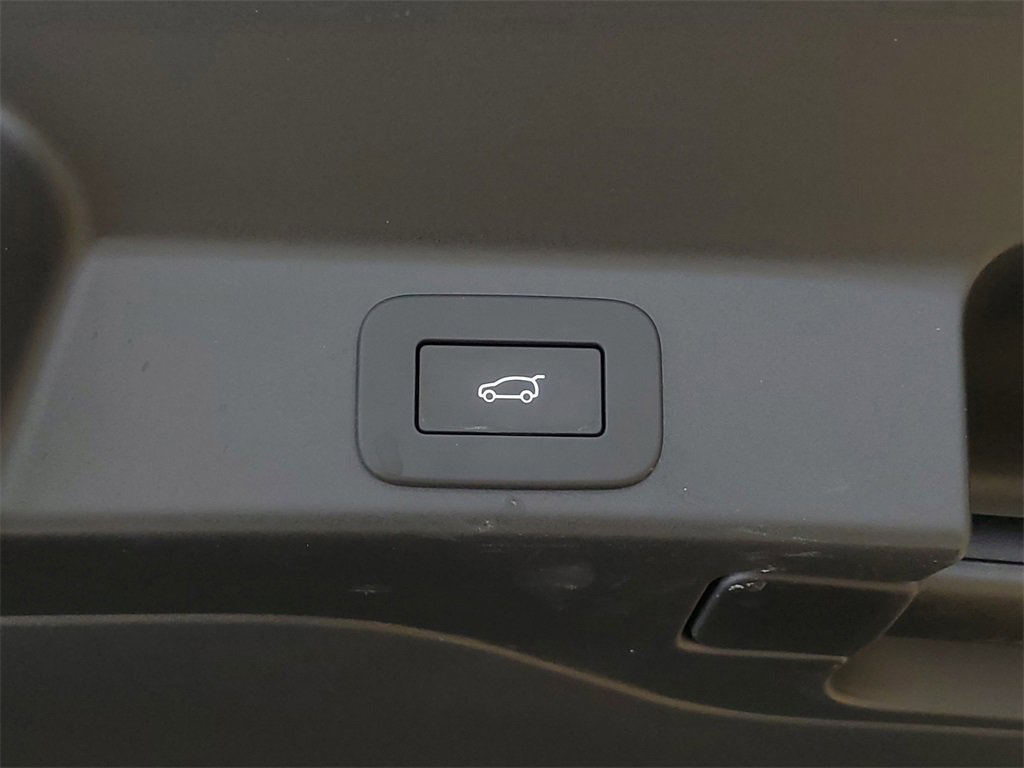 Used 2025 Jaguar F-PACE R-Dynamic S image 31