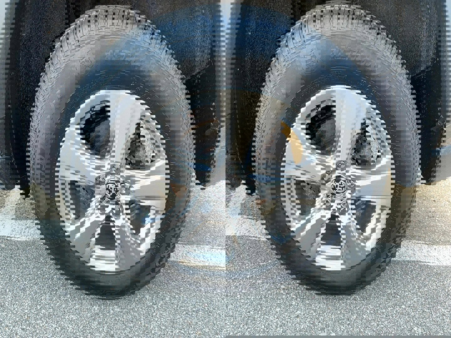 Used 2022 Toyota RAV4 XLE image 12