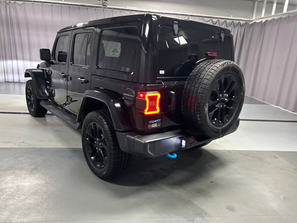 Used 2022 Jeep Wrangler Unlimited Sahara w/ Cold Weather Group AWD/4WD image 5
