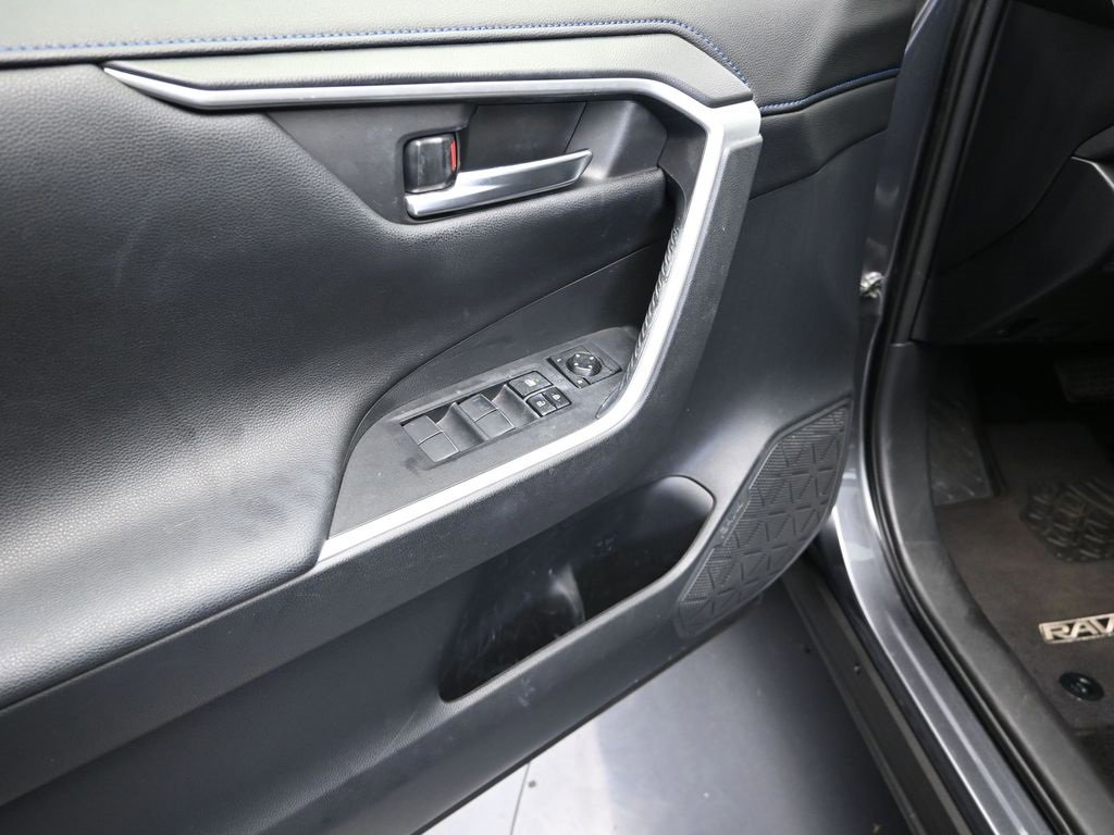 Used 2019 Toyota RAV4 XSE image 11