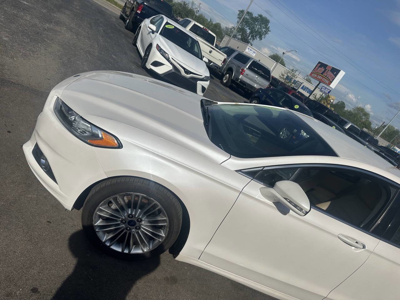 Used 2015 Ford Fusion SE w/ Equipment Group 202A image 3