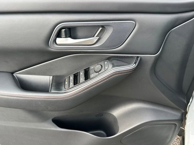 Certified 2025 Nissan Rogue SV AWD/4WD image 23