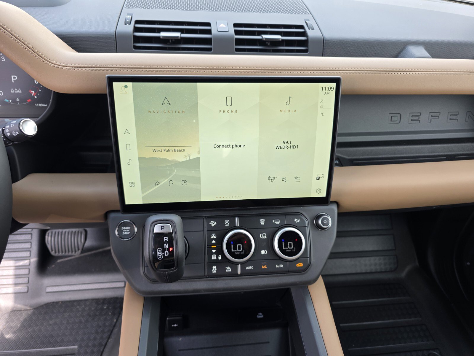 New 2026 Land Rover Defender 110 X-Dynamic SE AWD/4WD image 16