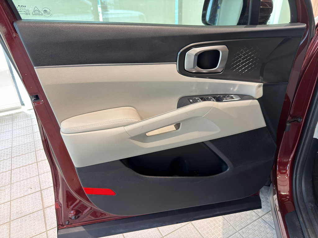 Certified 2025 Kia Sorento S AWD/4WD image 11