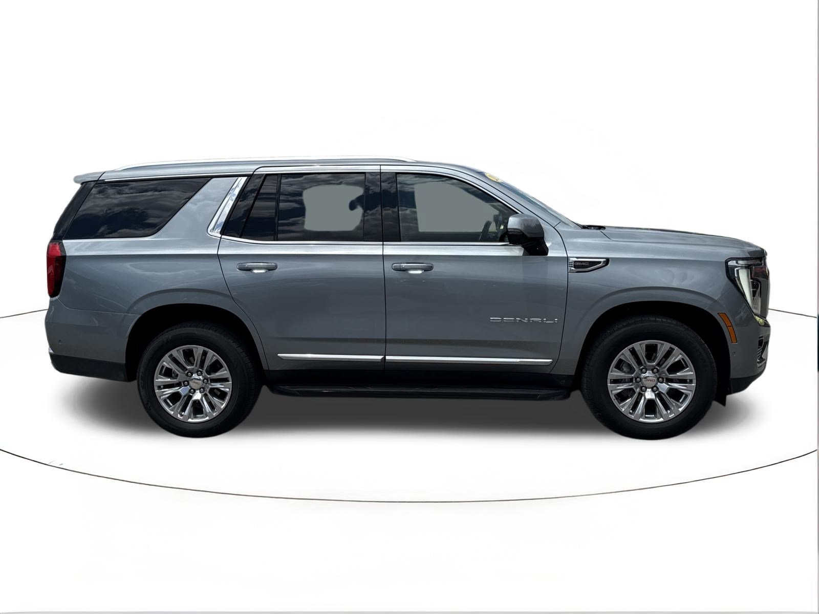 Used 2025 GMC Yukon Denali AWD/4WD image 2