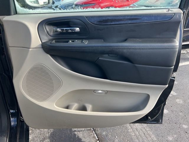 Used 2013 Dodge Grand Caravan SXT w/ Rear Park Assist Pkg image 30