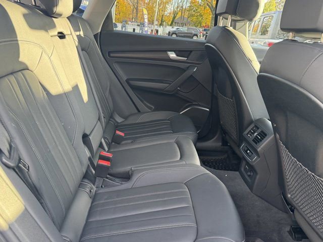 Certified 2025 Audi Q5 2.0T Premium w/ Convenience Plus Package image 30