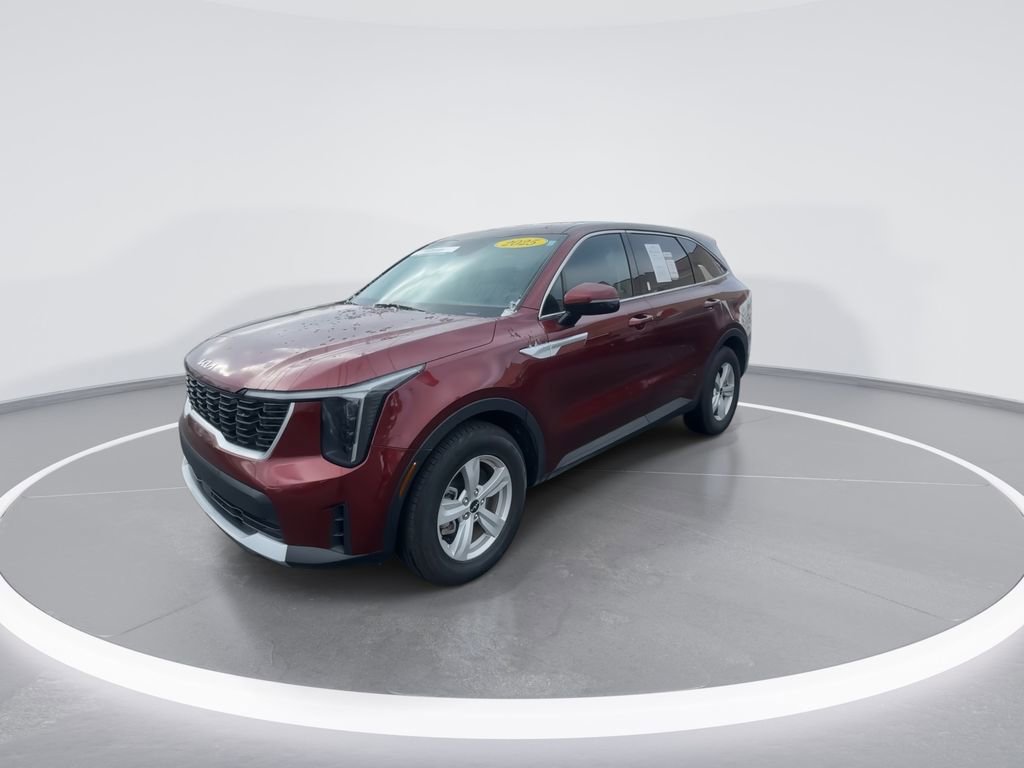 Used 2025 Kia Sorento LX image 4