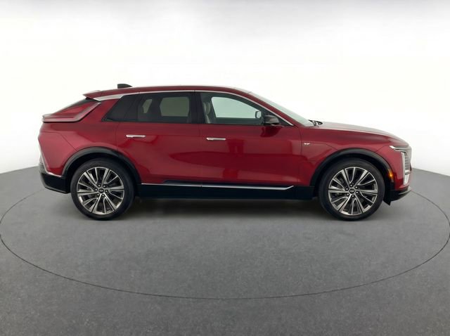 Used 2025 Cadillac Lyriq Luxury w/ LPO, Floor Liner Package AWD/4WD image 8