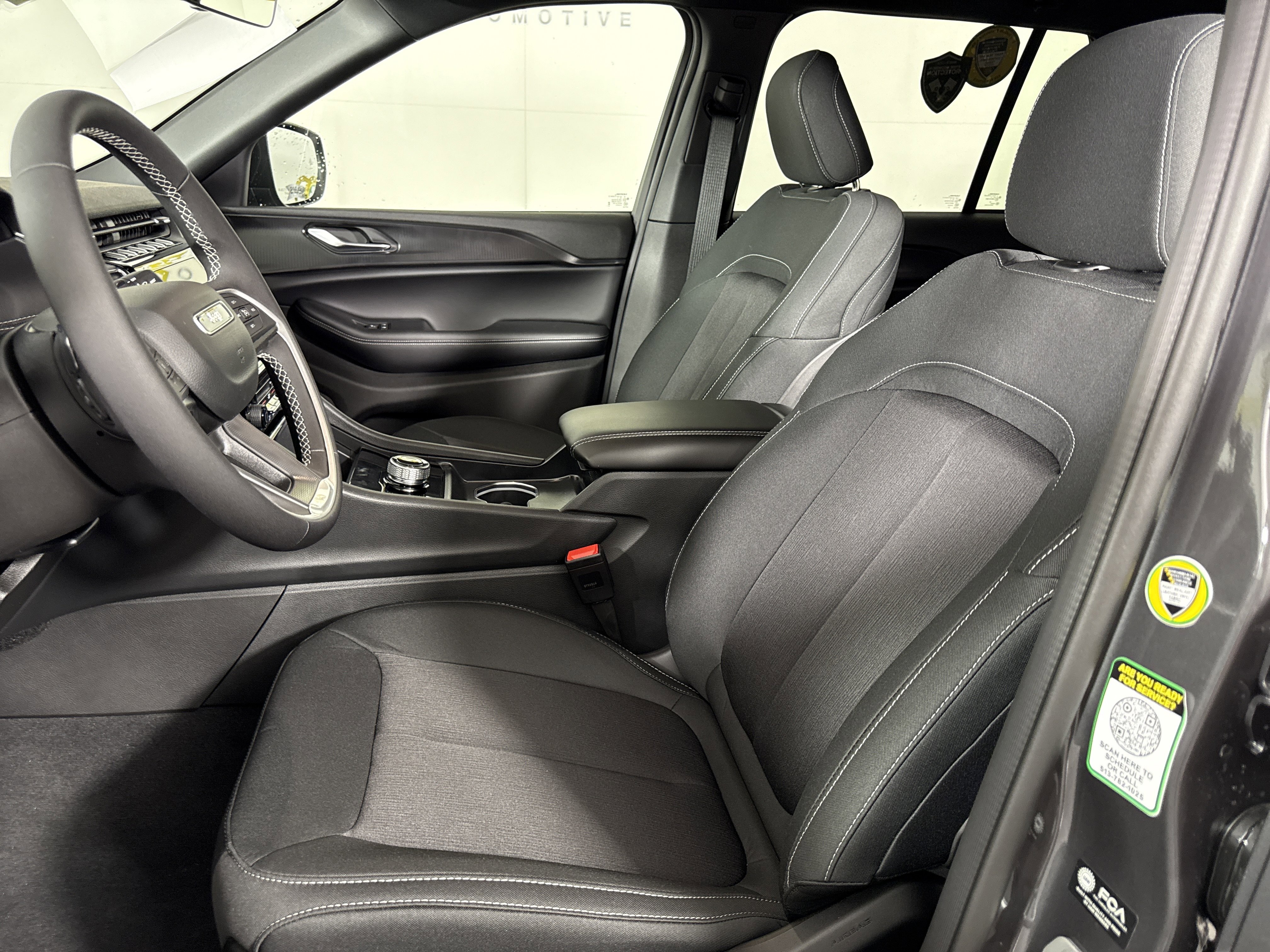 New 2025 Jeep Grand Cherokee Laredo X image 9