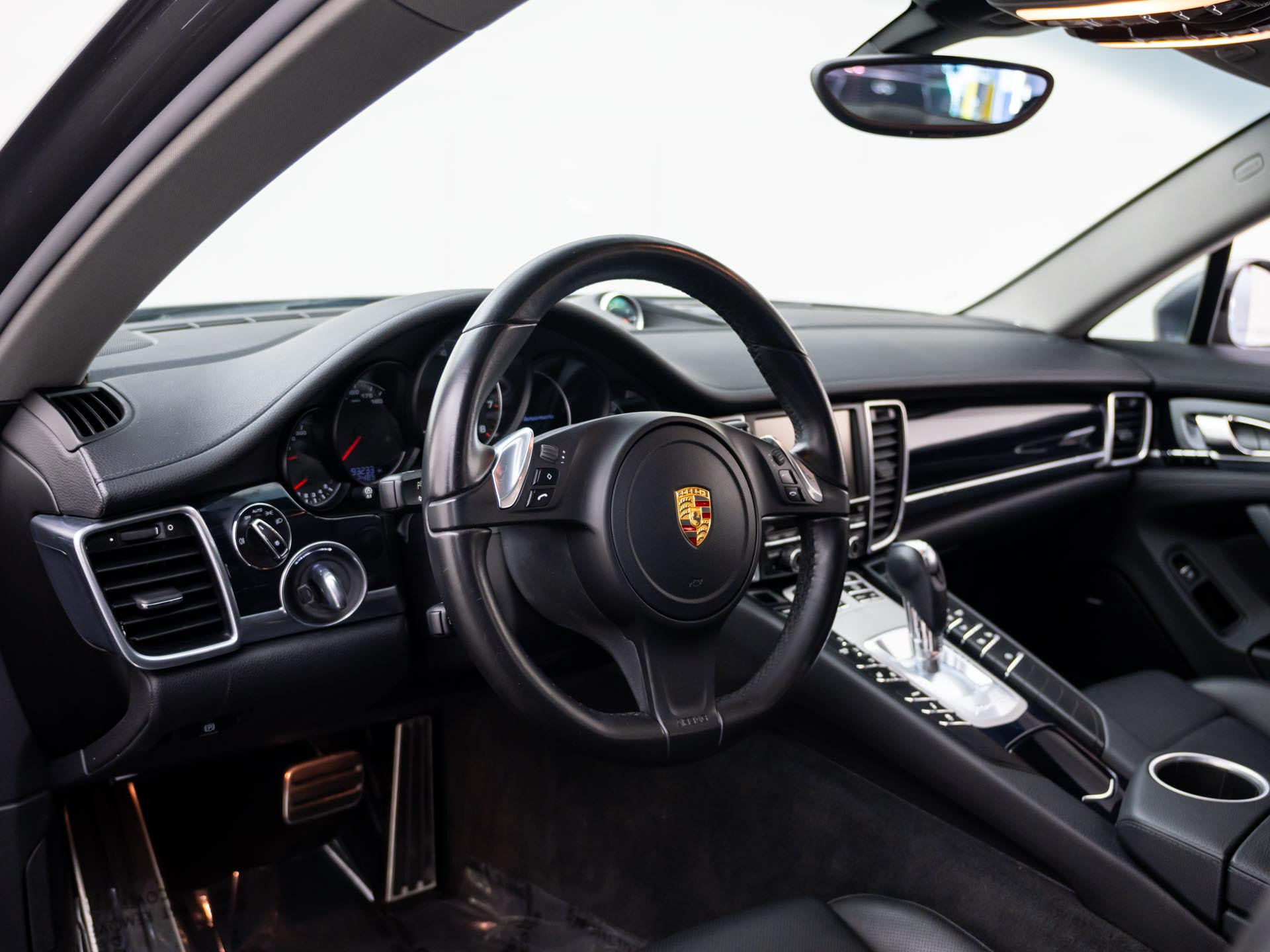 Used 2015 Porsche Panamera image 4