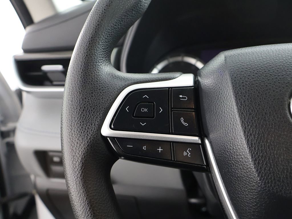 Used 2023 Toyota Highlander L AWD/4WD image 40