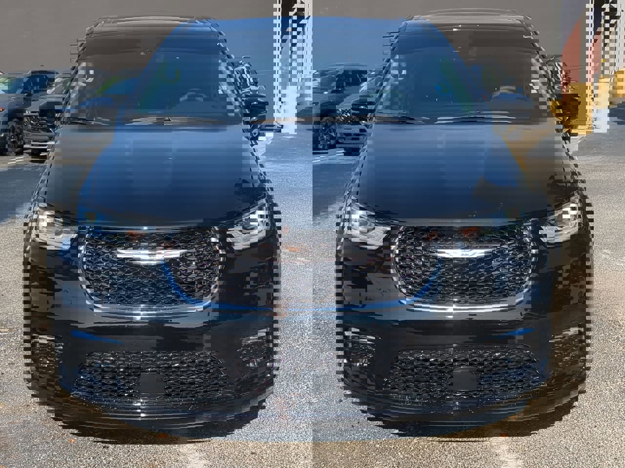 Used 2024 Chrysler Pacifica Limited w/ Trailer Tow Group image 8