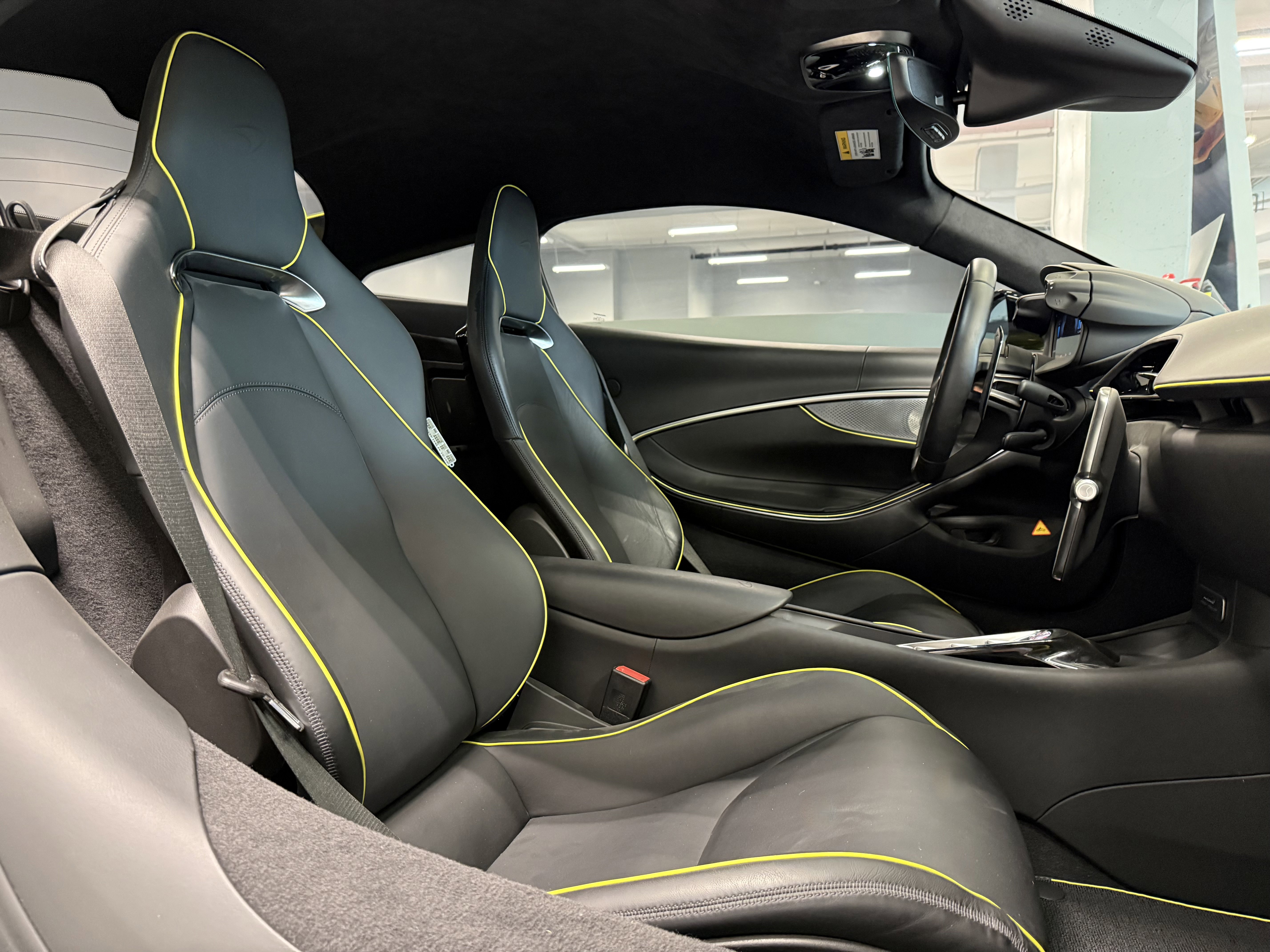 Used 2023 McLaren Artura RWD image 13