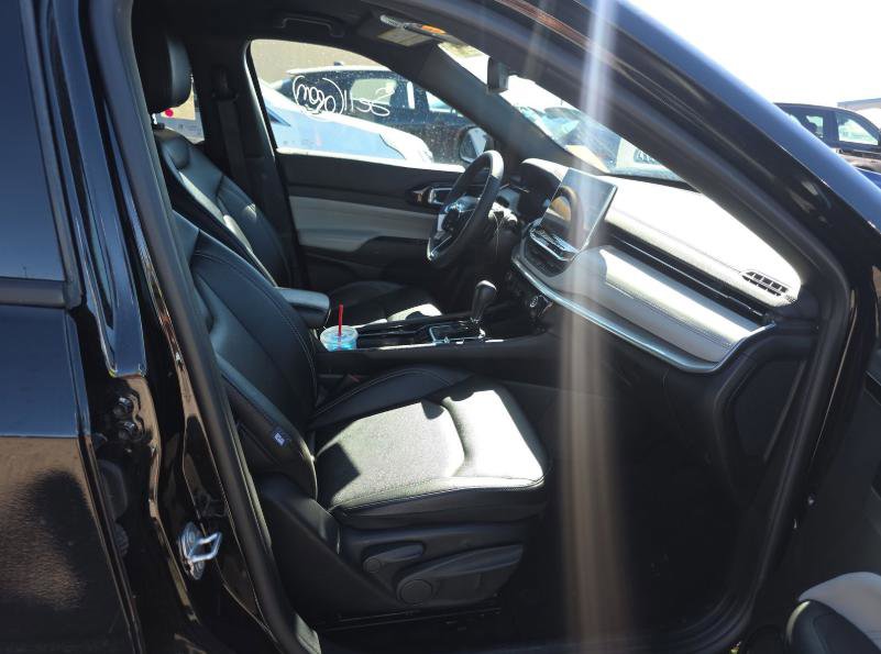 Used 2025 Jeep Compass Limited image 3