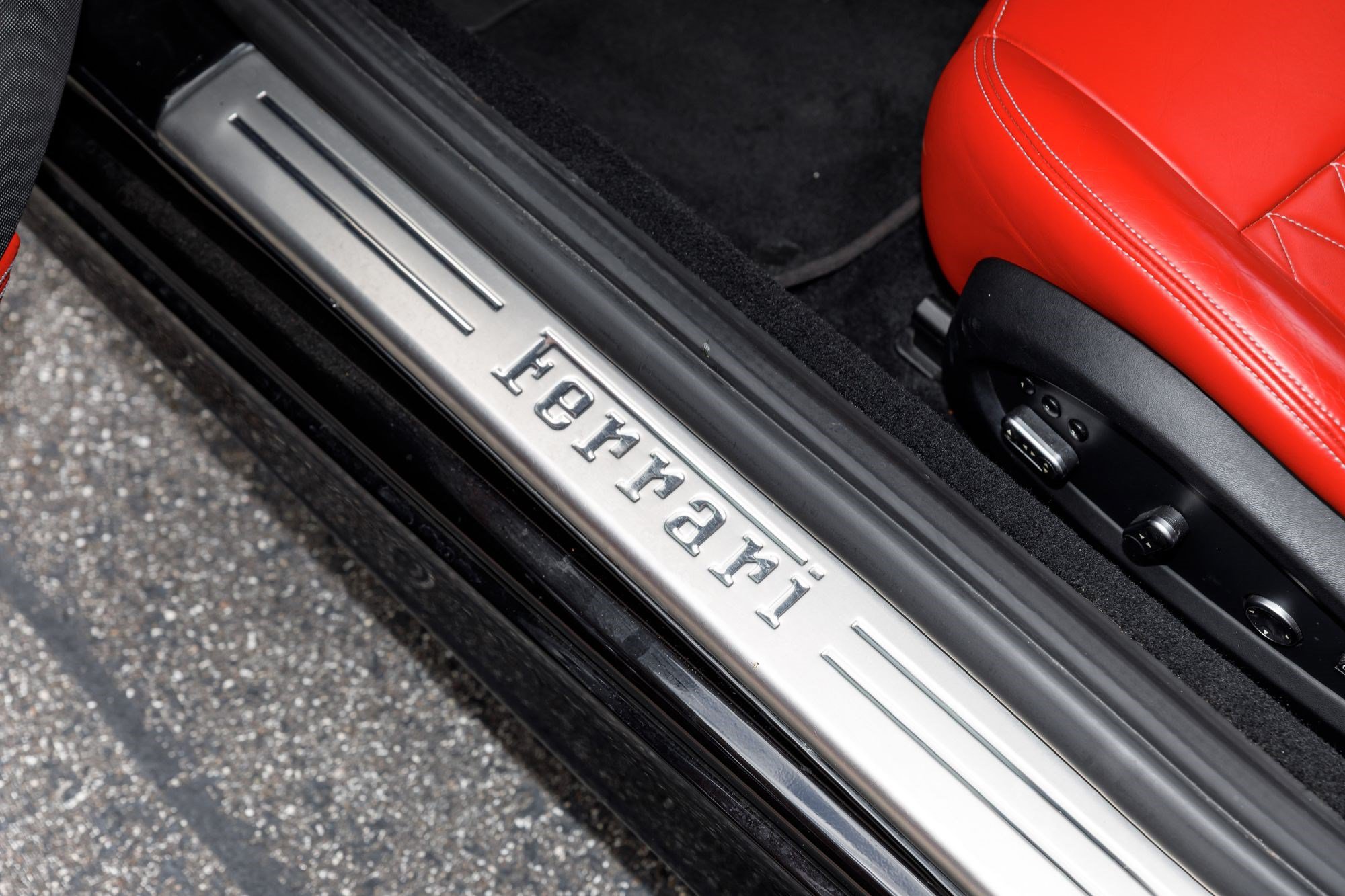 Used 2017 Ferrari California T RWD image 27