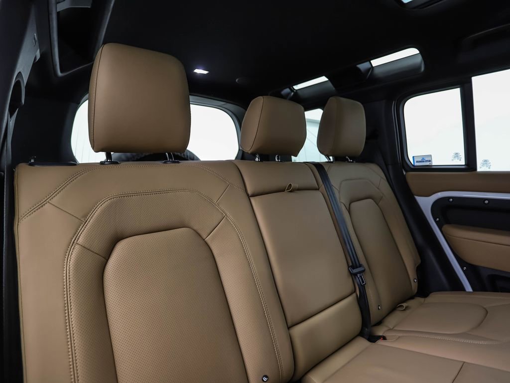Used 2025 Land Rover Defender 110 X-Dynamic SE image 27