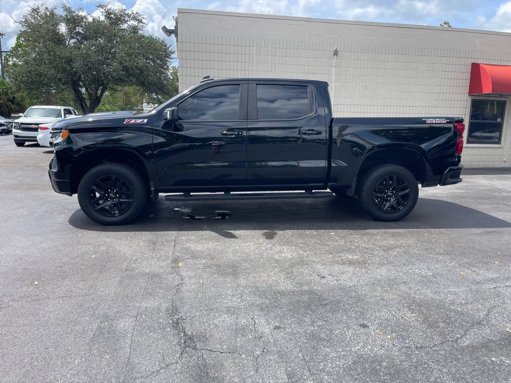 Used 2025 Chevrolet Silverado 1500 LT Trail Boss w/ LT Trail Boss Premium Package AWD/4WD image 2