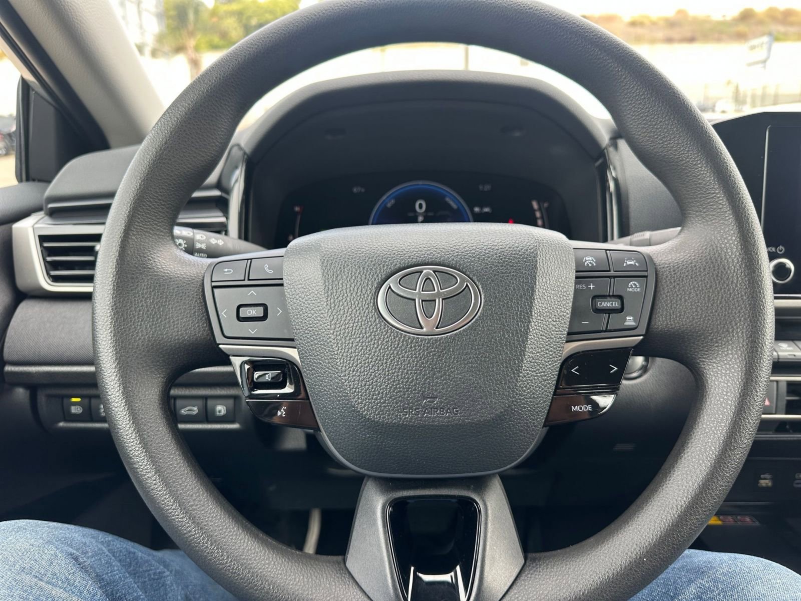 Used 2025 Toyota Camry LE image 27