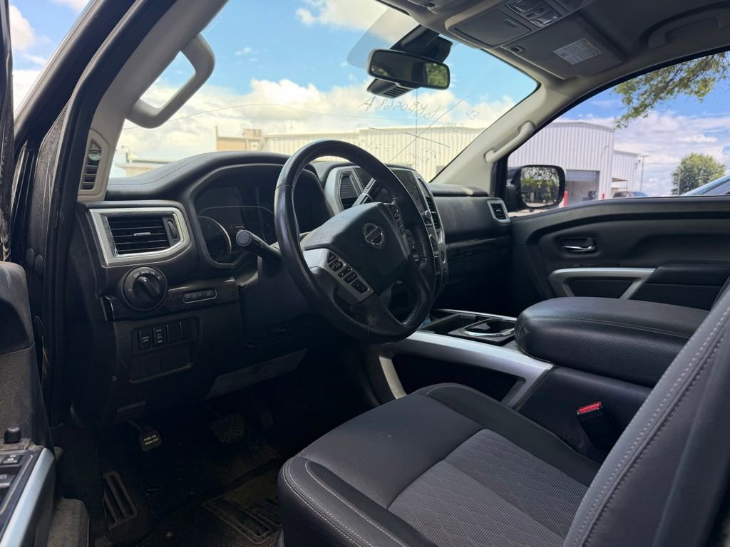 Used 2021 Nissan Titan SV w/ SV Convenience Package RWD image 6