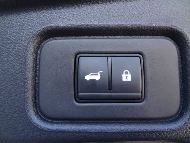 Used 2025 Nissan Pathfinder SV FWD image 11