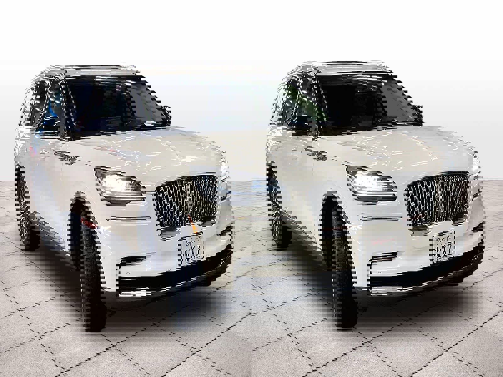 Used 2022 Lincoln Aviator Reserve w/ Equipment Group 201A image 2