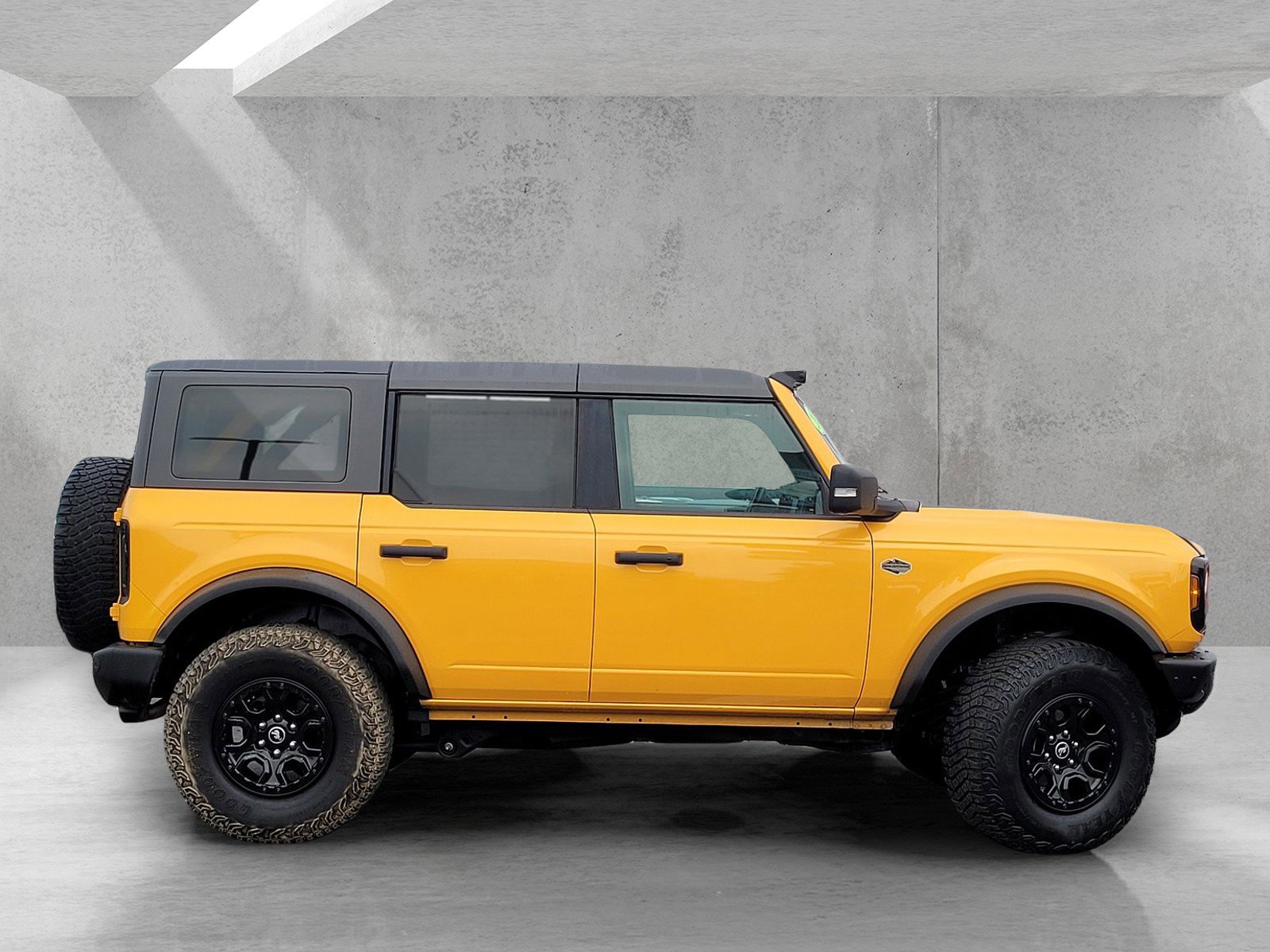 Used 2022 Ford Bronco Wildtrak image 3