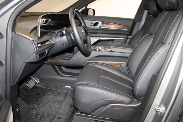 Certified 2026 Cadillac Vistiq Sport w/ LPO, Floor Liner Package AWD/4WD image 8