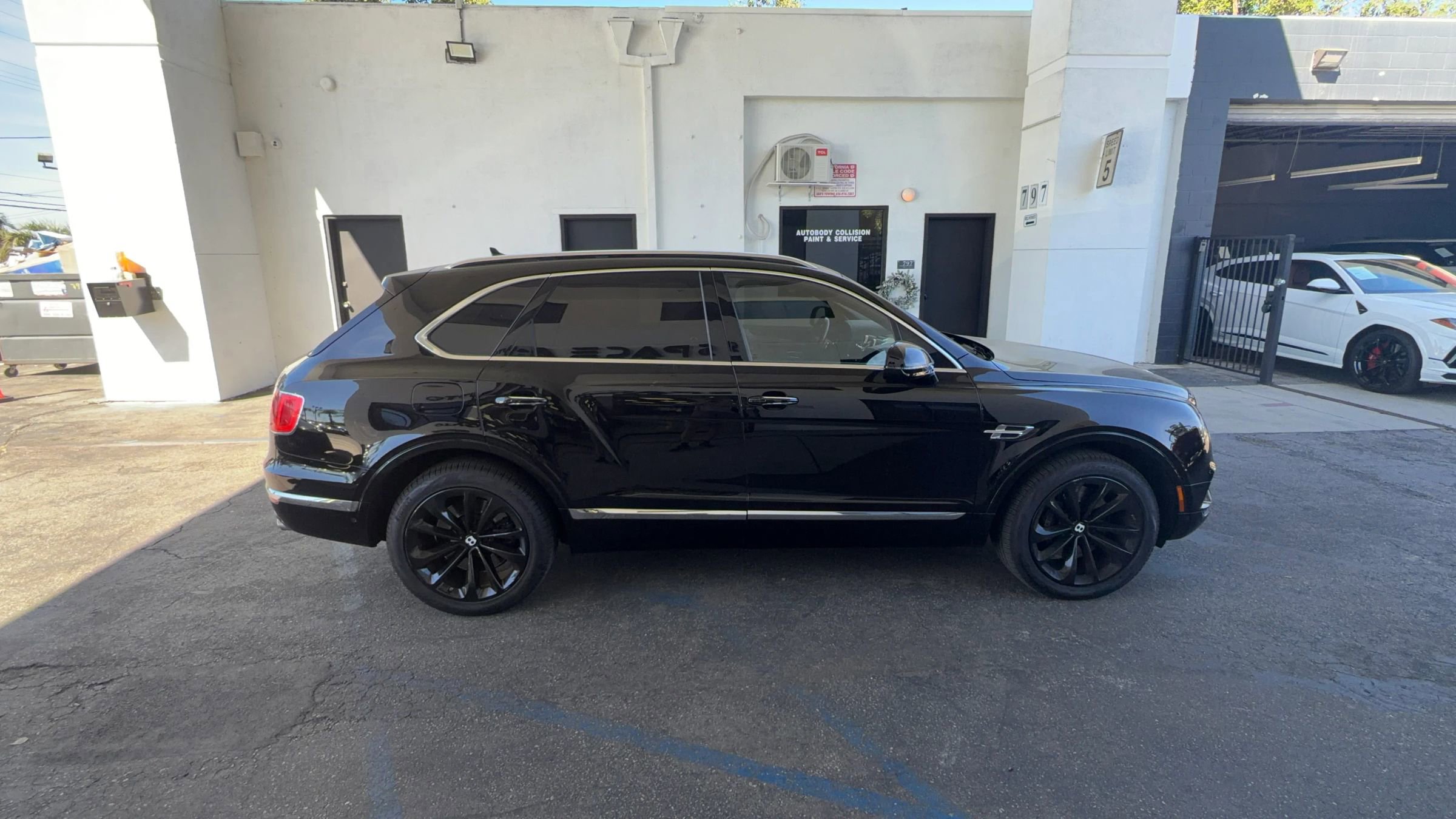 Used 2017 Bentley Bentayga image 7