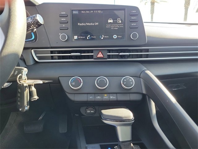 Certified 2025 Hyundai Elantra SE image 12