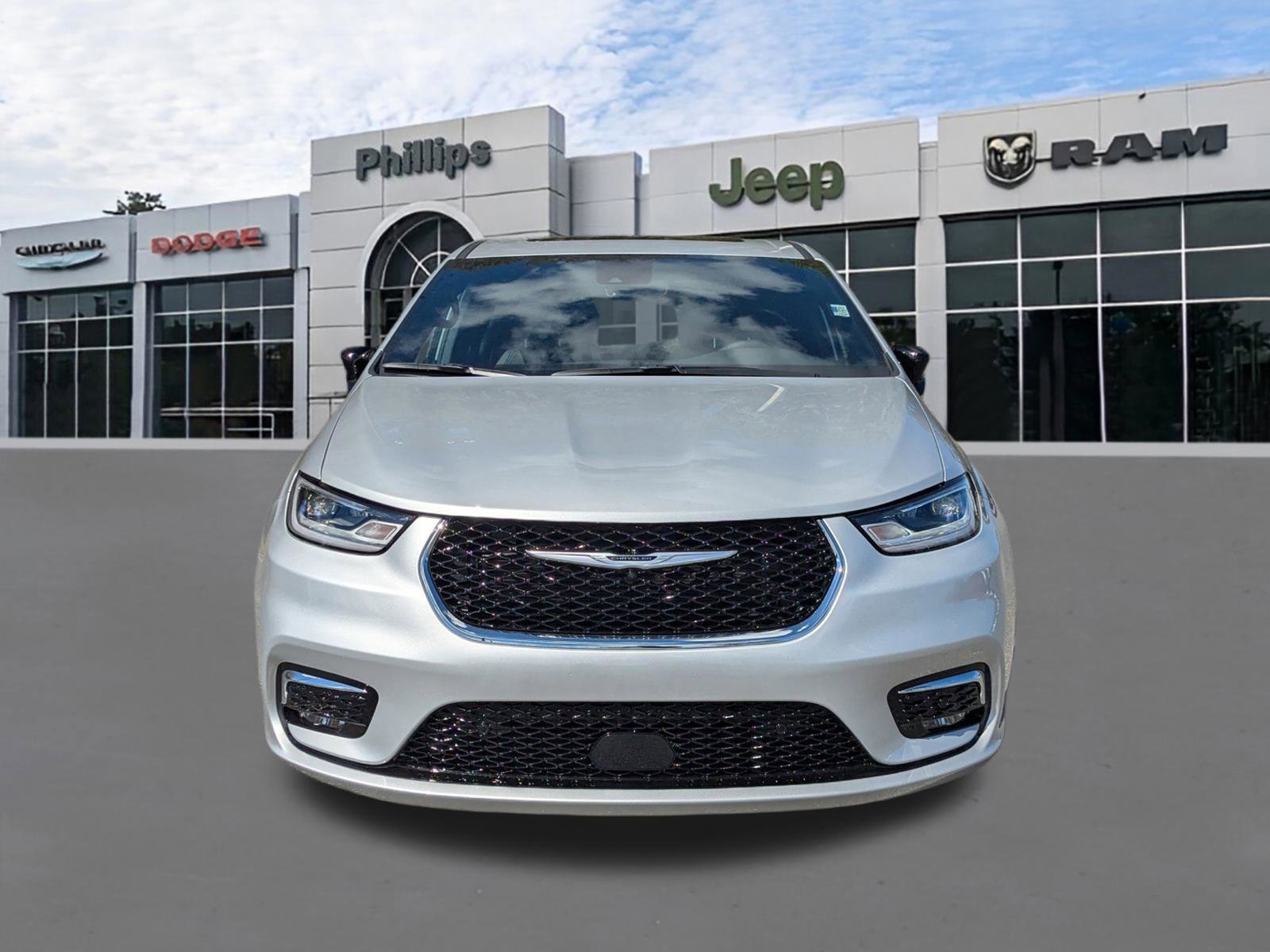 New 2026 Chrysler Pacifica Limited image 8