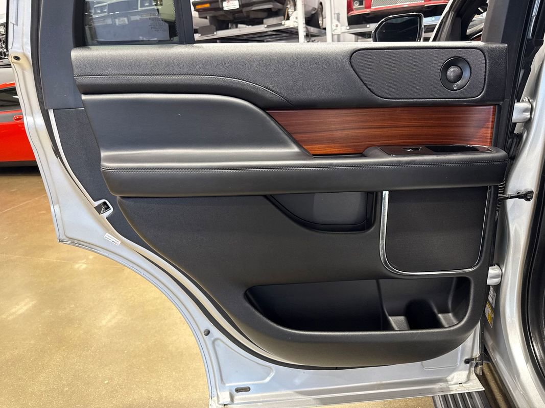 Used 2018 Lincoln Navigator Reserve w/ Technology Package image 99