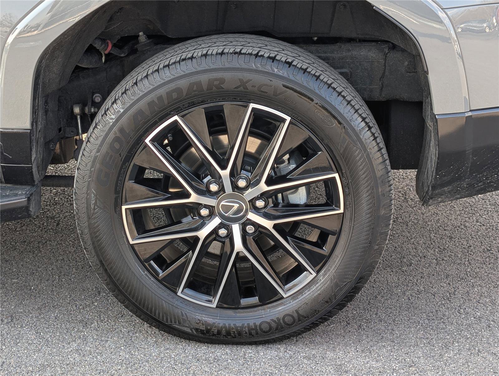 Used 2024 Lexus GX 550 w/ Accessory Package (Z1) image 10