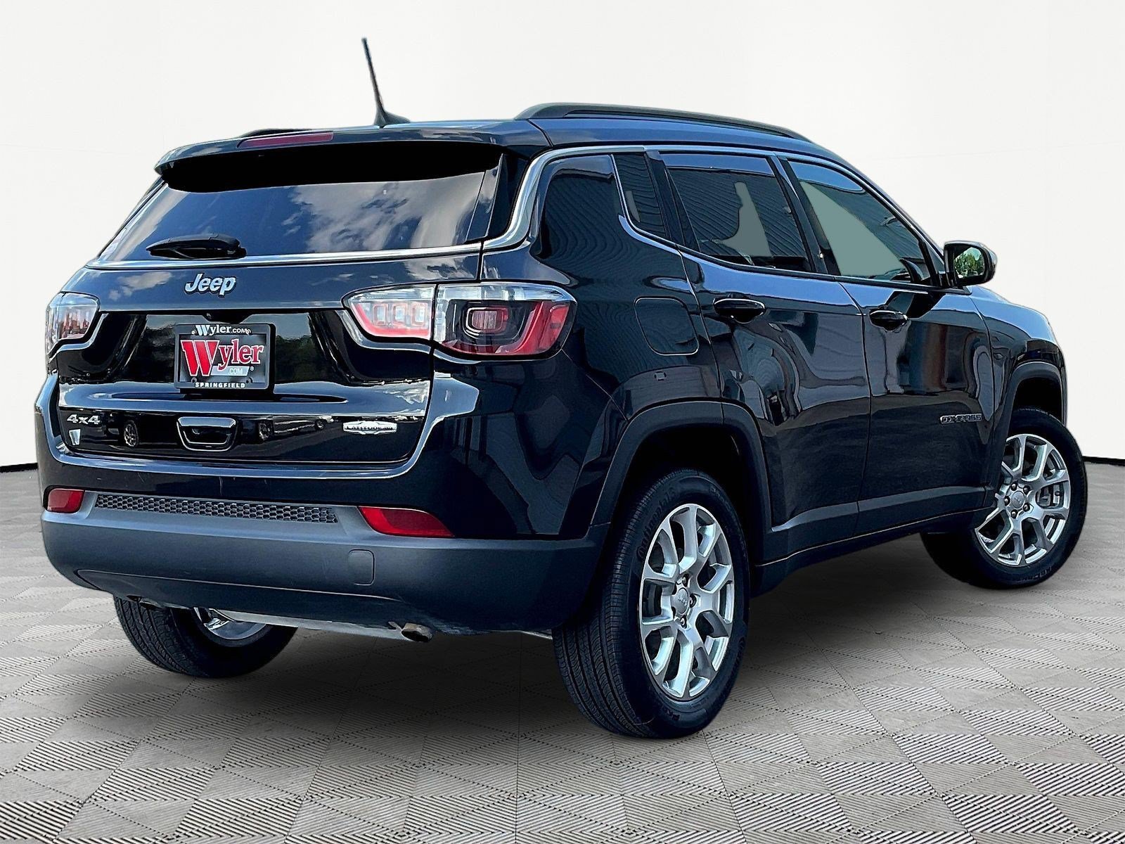 Used 2023 Jeep Compass Latitude AWD/4WD image 6