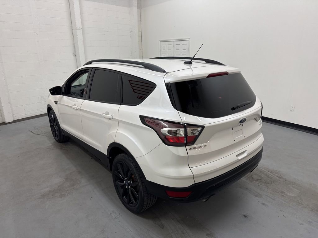 Used 2017 Ford Escape SE w/ SE Sport Appearance Package image 16