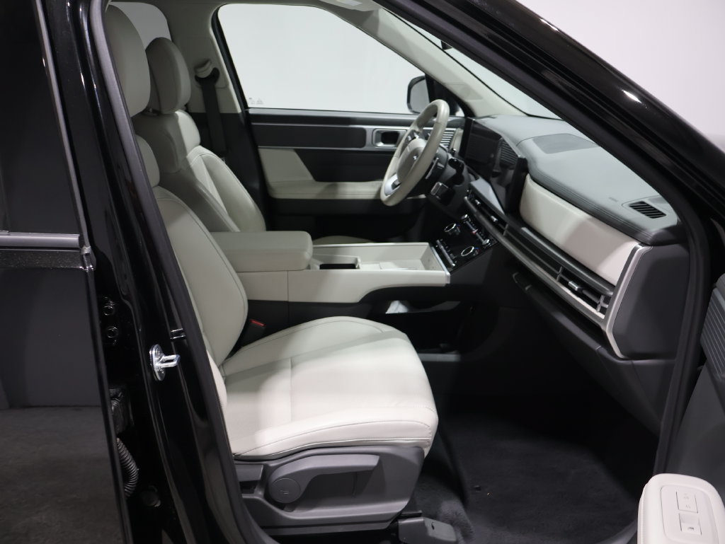Used 2026 Hyundai Santa Fe SEL AWD/4WD image 25