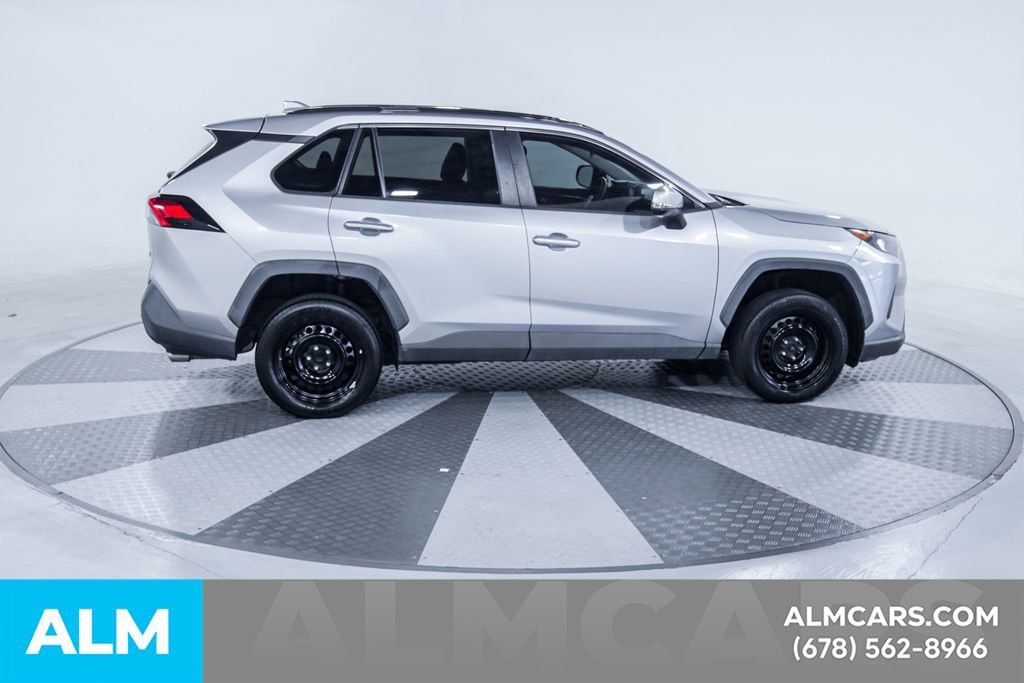 Used 2020 Toyota RAV4 LE FWD image 11