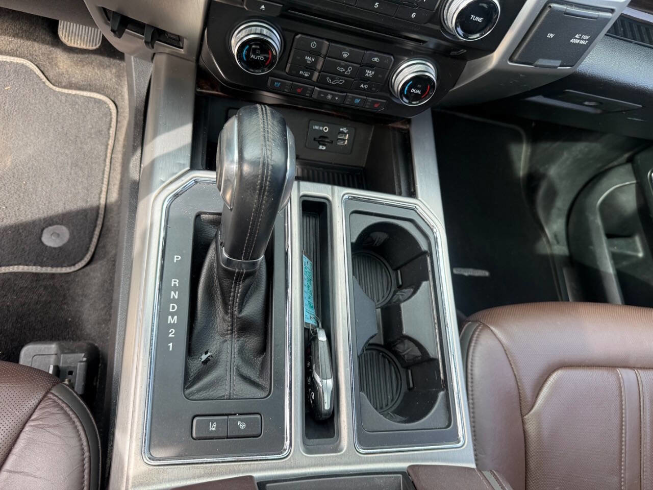 Used 2015 Ford F150 Platinum w/ Equipment Group 701A Luxury AWD/4WD image 23