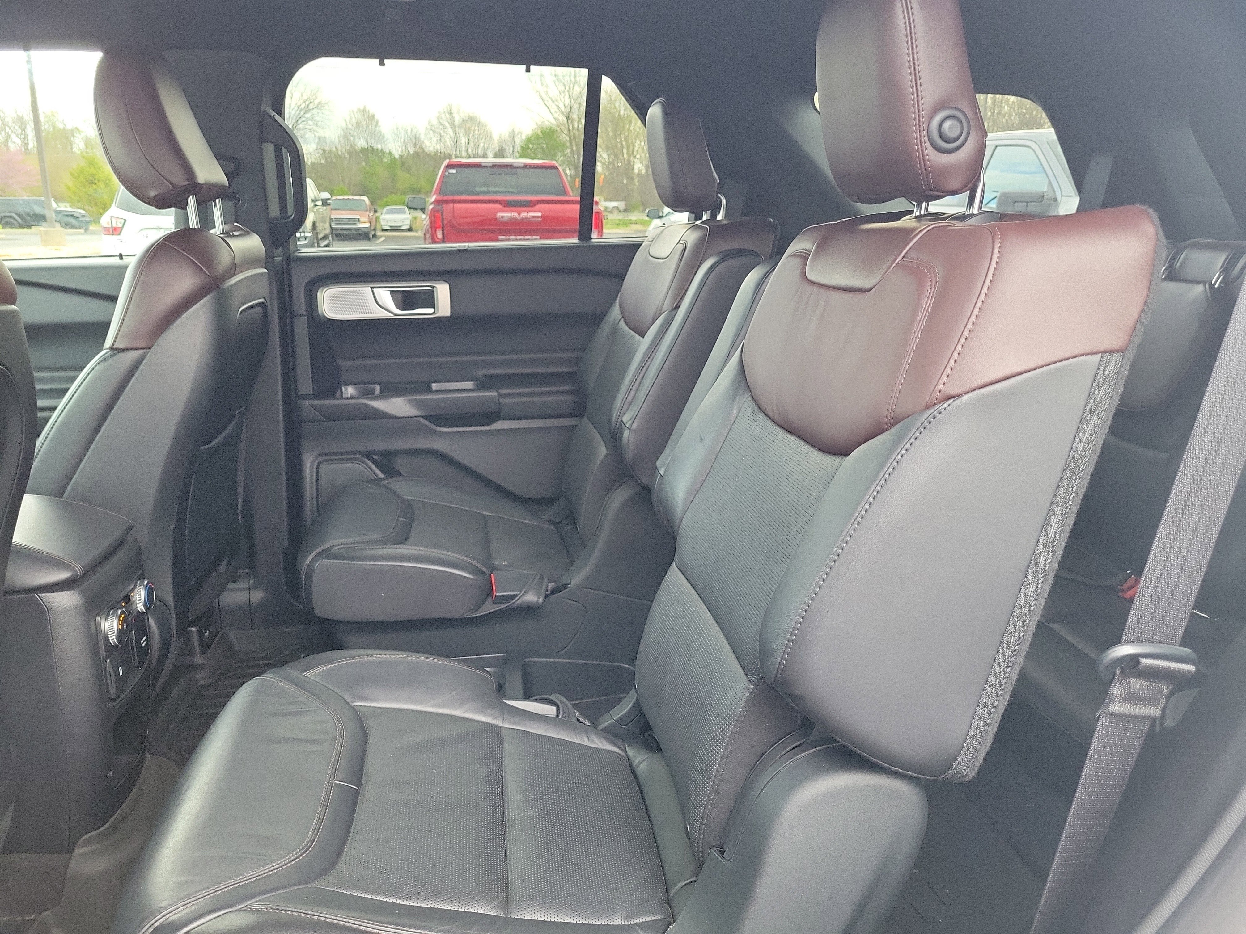 Used 2020 Ford Explorer Platinum w/ Premium Technology Package image 15