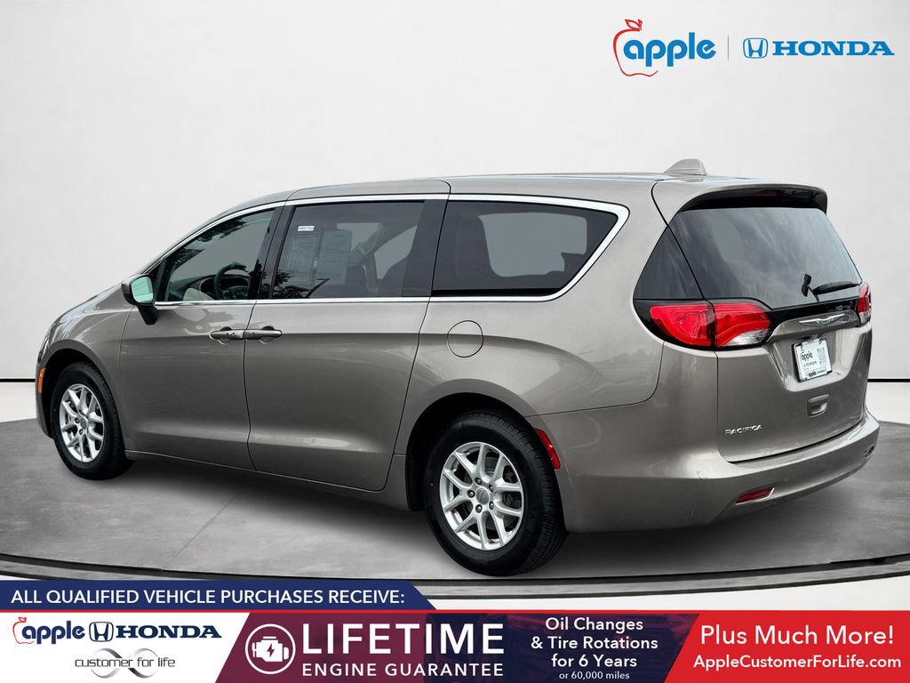 Used 2017 Chrysler Pacifica Touring FWD image 4