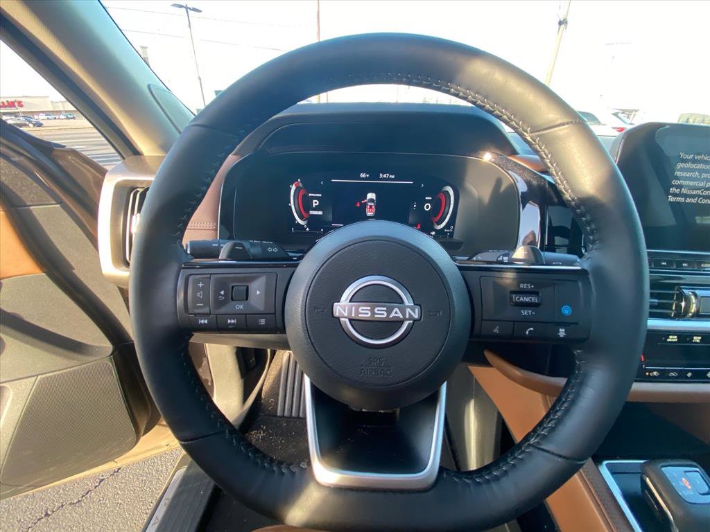 Used 2024 Nissan Pathfinder Platinum image 5