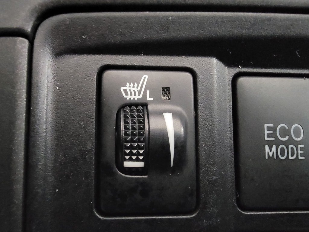 Used 2015 Toyota Camry XLE w/ Moonroof Package FWD image 26