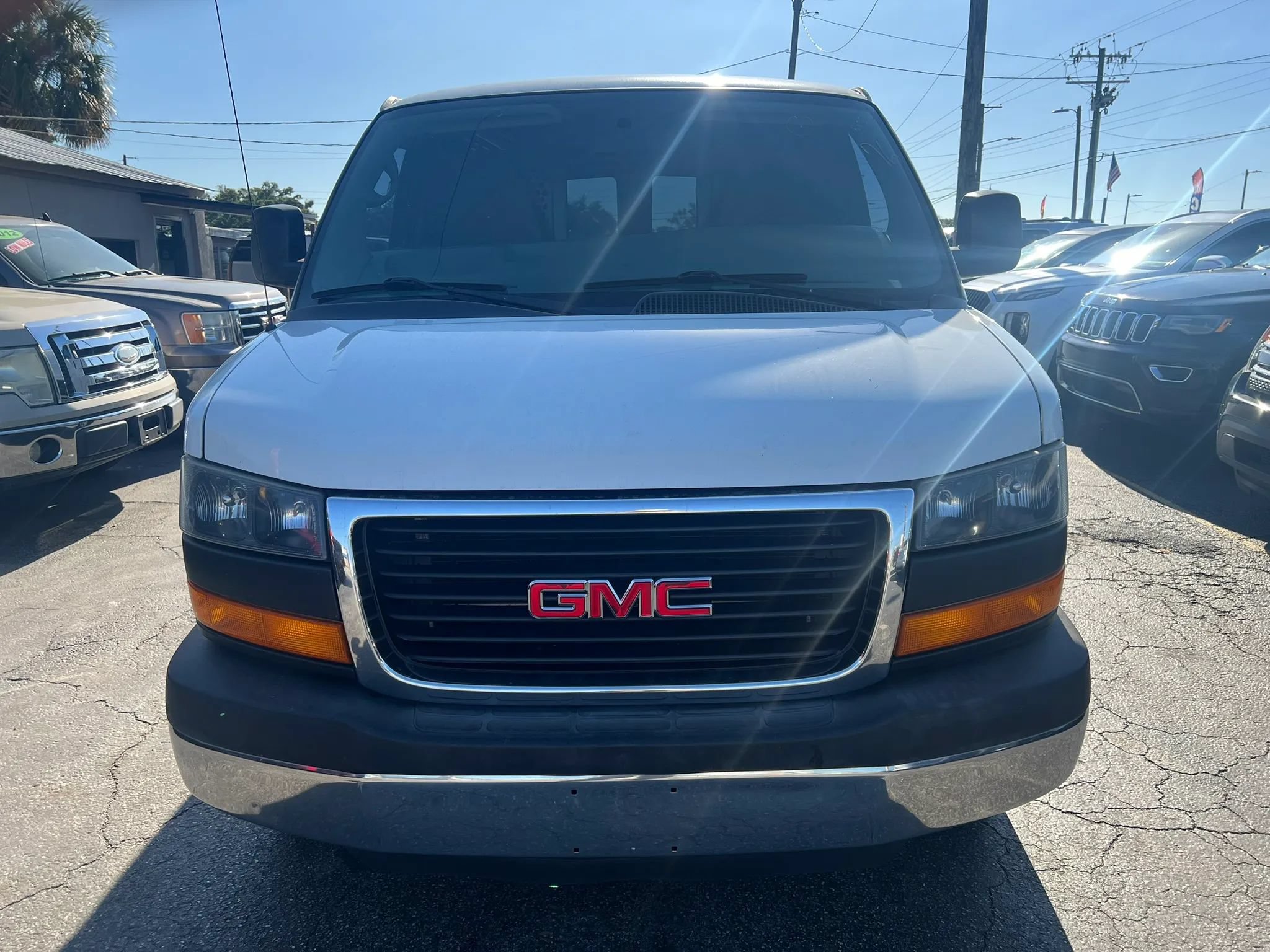 Used 2015 GMC Savana 2500 RWD image 3