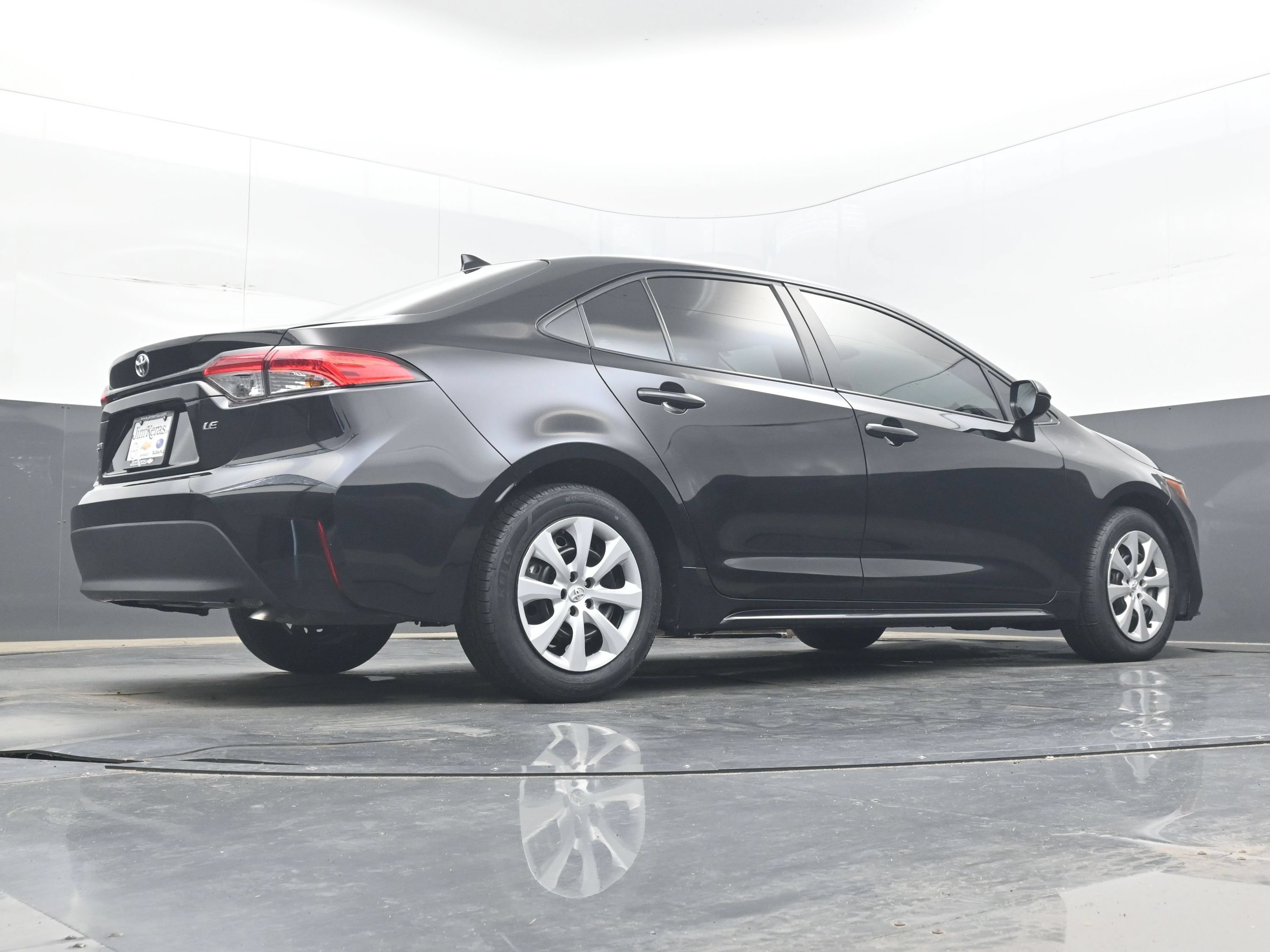 Used 2025 Toyota Corolla LE FWD image 29