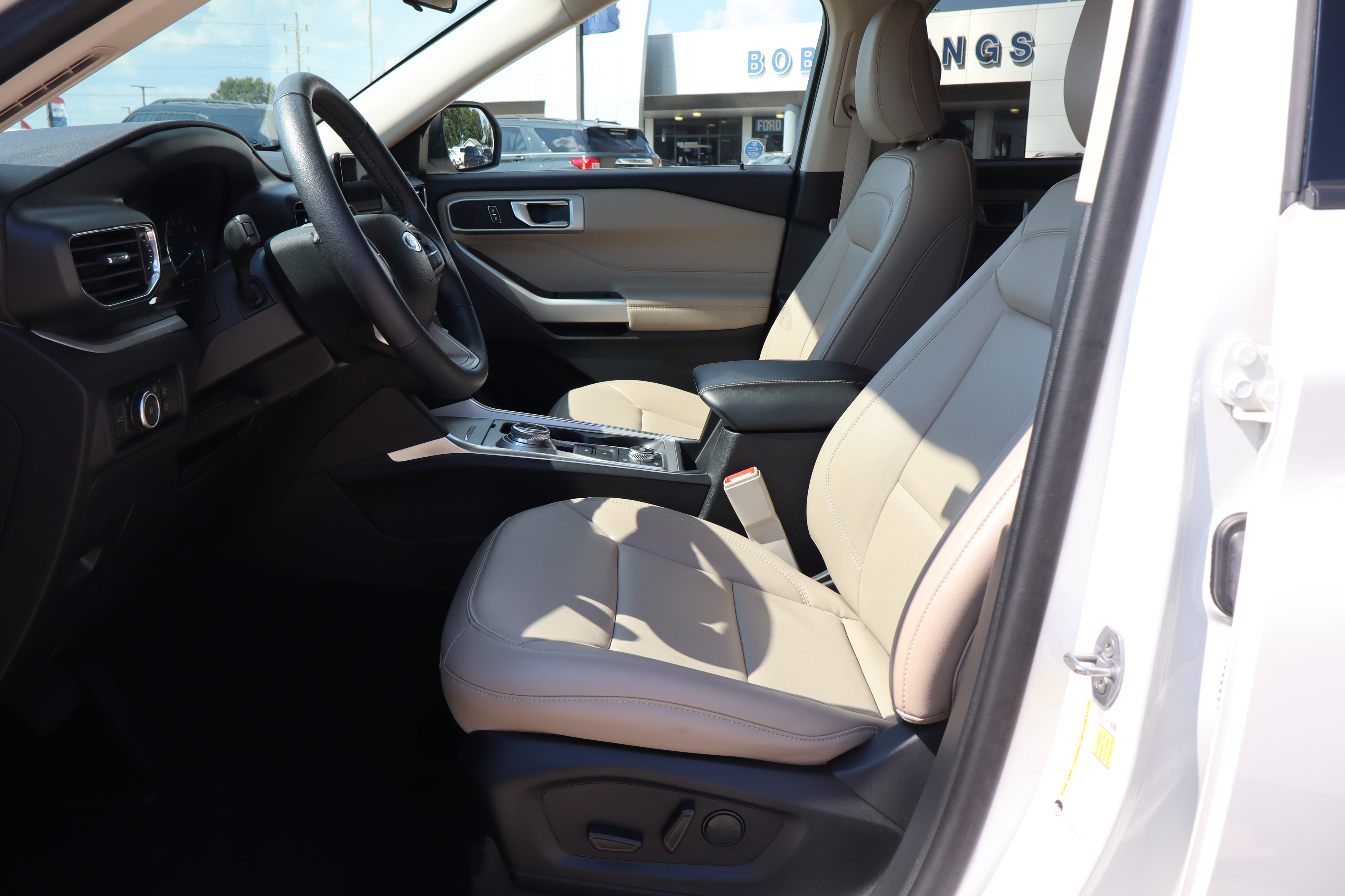 Used 2024 Ford Explorer XLT w/ Equipment Group 202A AWD/4WD image 9
