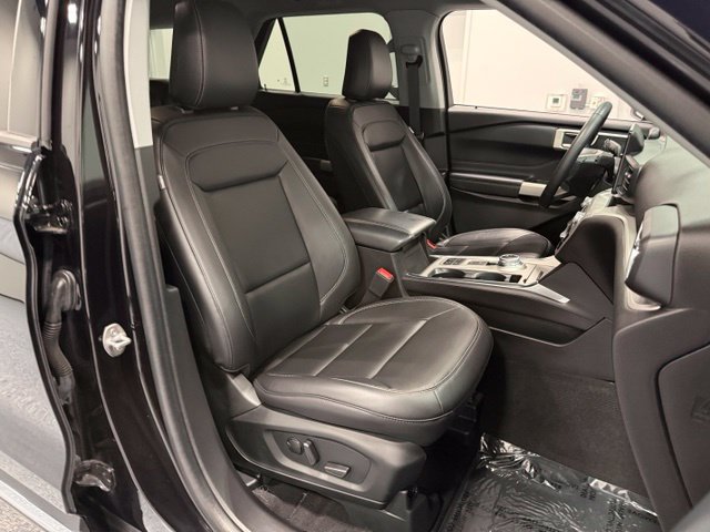 Used 2023 Ford Explorer XLT w/ Equipment Group 202A RWD image 33